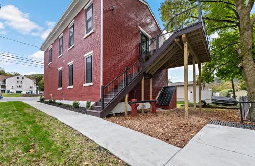Port Clinton Apartment | Riverview in Port Clinton - Apt. B