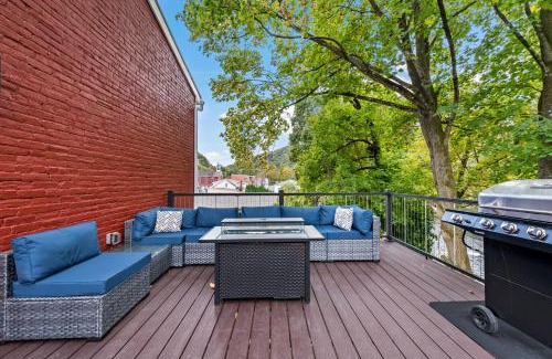 Port Clinton Apartment | Riverview in Port Clinton - Apt. B
