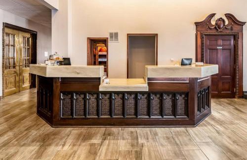 Rockford Hotel | Riverview Inn & Suites, an Ascend Collection Hotel
