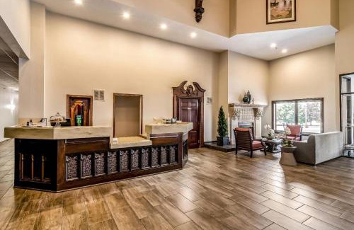 Rockford Hotel | Riverview Inn & Suites, an Ascend Collection Hotel