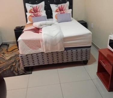 Mahikeng Apartment | Rizhatchguest