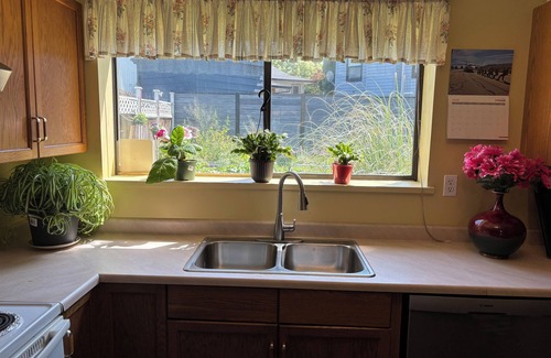 Aldergrove House | Rm 3 Quiet cozy room no stairs in a peaceful house, safe community, full kitchen