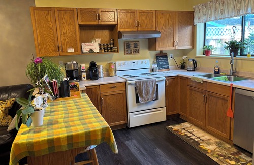 Aldergrove House | Rm 3 Quiet cozy room no stairs in a peaceful house, safe community, full kitchen