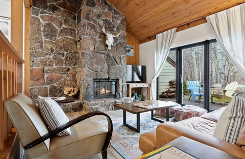 Moose Wilson Road House | RMR: Cinquefoil 1612 Condo in The Aspens/Wilson,WY