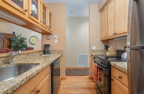 Moose Wilson Road Condo | RMR: Cinquefoil 1614 Condo in The Aspens/Wilson,WY