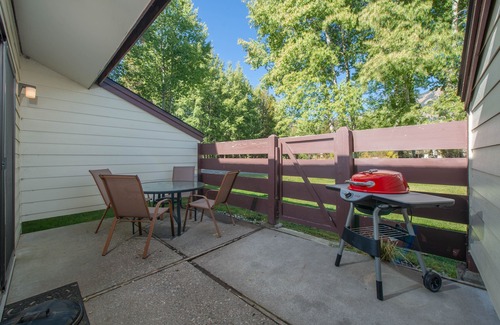 Moose Wilson Road Condo | RMR: Cinquefoil 1614 Condo in The Aspens/Wilson,WY