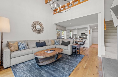 Moose Wilson Road Condo | RMR: Cinquefoil 1615 Condo in The Aspens/Wilson,WY