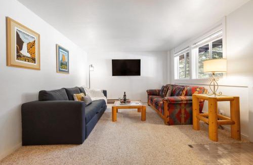 Teton Village Apartment | RMR: Gros Ventre A4 Condo in Teton Village