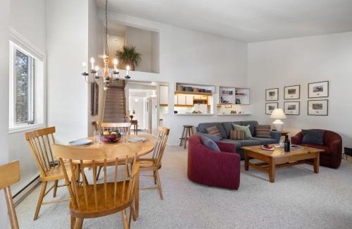 Moose Wilson Road Apartment | RMR: Mountain Maple 4 Condo in The Aspens