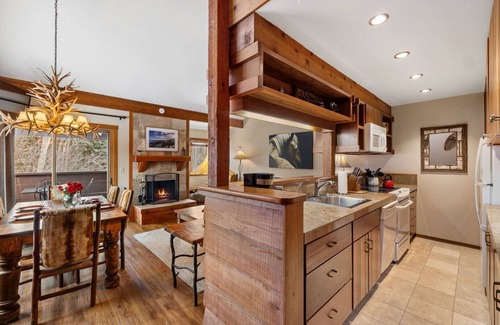 Moose Wilson Road Condo | RMR: Thistle 921 Condo in The Aspens/Wilson,WY