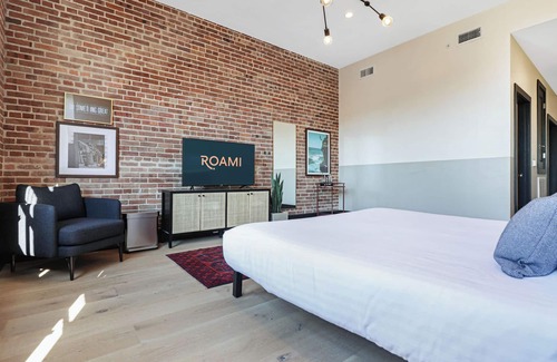 Arts/Warehouse District Hotel | Roami at Brassline Convention Center Studio #03