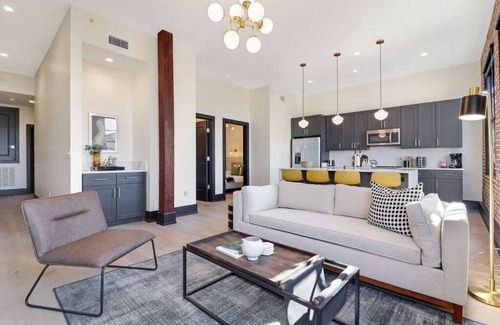 Arts/Warehouse District Hotel | Roami at Brassline Near Bourbon St 3BR #44