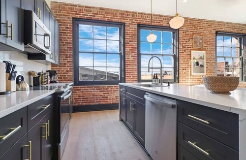 Arts/Warehouse District Hotel | Roami at Brassline Group Friendly #85