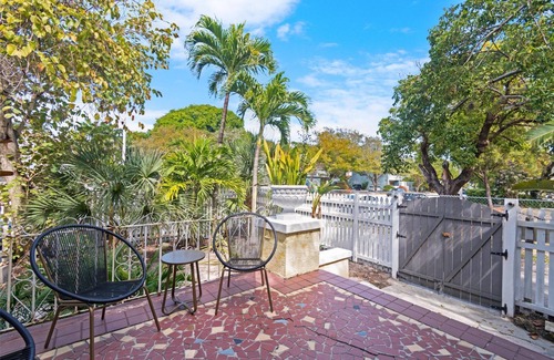 Edgewater Apartment | Roami at Mimosa Manor