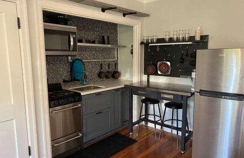 Alphabet Historic District Apartment | Roaring 20's Studio Apartment in the Heart of Portland