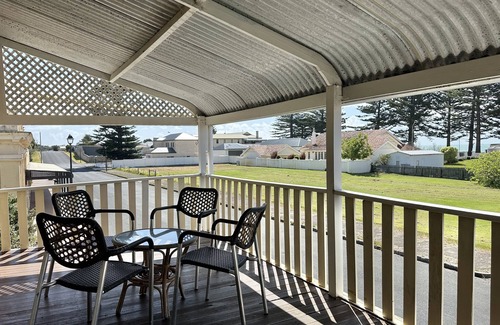 Waterhouse House | Robe Terrace's 4 - Stone throw from Robe's town beach