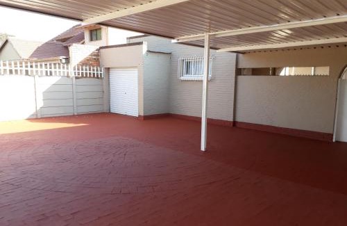 Greater Johannesburg Metropolitan Area House | Robertsham (Halaal) Self Catering Cottages