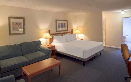 Gorge -Tillicum Area Hotel | Robin Hood Inn and Suites
