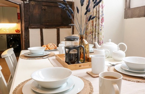 Bakewell Cottage | ROBIN'S NEST, pet friendly, character holiday cottage in Bakewell