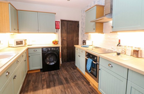 Bakewell Cottage | ROBIN'S NEST, pet friendly, character holiday cottage in Bakewell