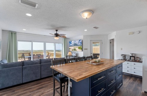 Dauphin Island House | Robin's Sunrise - Recently updated 2 BR Pet-Friendly Home with Gulf Front views