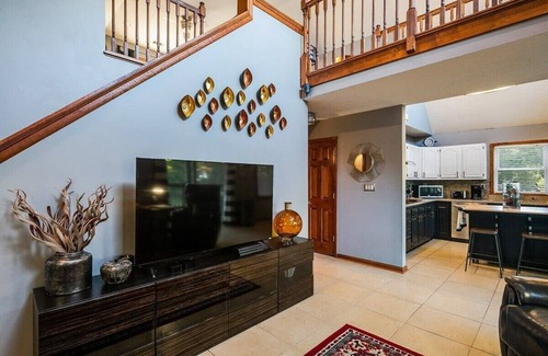 Utica House | Rock and Roll River House