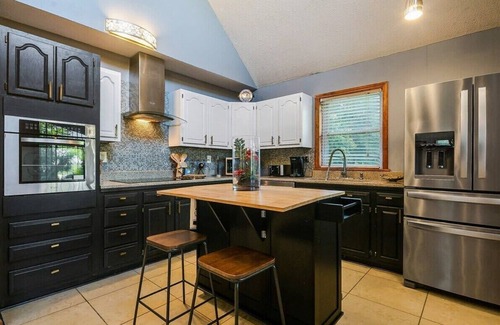 Utica House | Rock and Roll River House