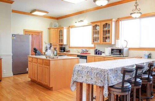 Haines House | Rock Creek Schoolhouse. Historic Charm! Gorgeous Views! Sleeps 15