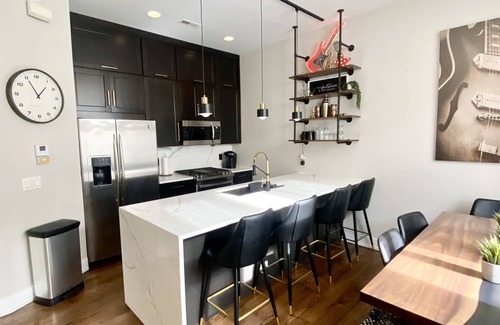 Southeast Omaha Condo | Rock N Roll Condo Old Market w Rooftop Patio!