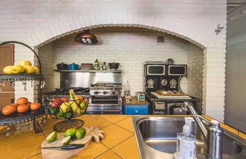 Bisbee House | Rock n Roll themed rooms, built in 1906