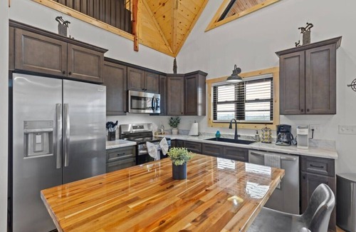 Rogers Cabin | Rock Point - Million $ View, Private, Hot Tub, Lux