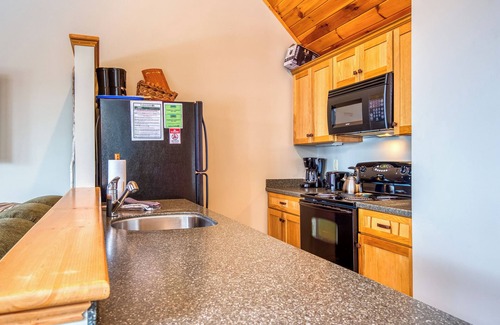 Rangeley Condo | Rock Pond Condo 77 - Ski in Ski out Cozy Condo at Saddleback
