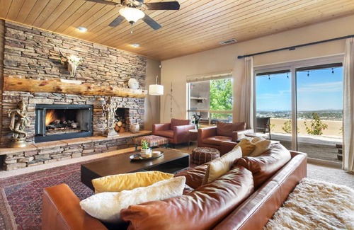 Yucca Valley House | Rockaway Retreat - Miles of High Desert Views!