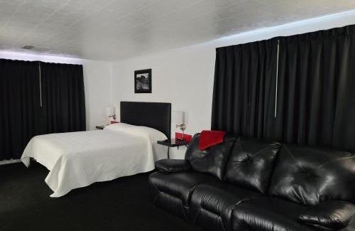 Custer Hotel | Rocket Motel