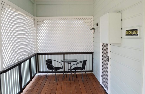 South West Rocks Cottage | Rockleigh - walk to the beach