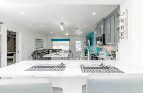 Tampa House | Rocky Creek Waterfront Retreat