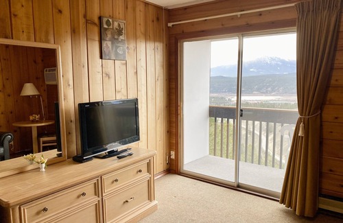 East Kootenay Hotel | Rocky Mountain Springs Lodge