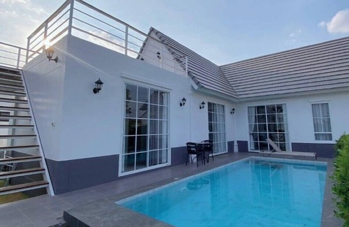 Pong Ta Long Villa | Rocky Pool Villa Khaoyai