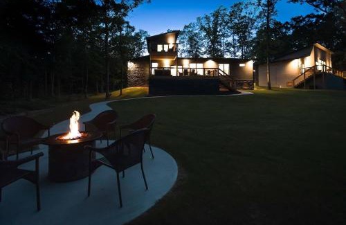 Bella Vista Ski Chalet | Rocky Ridge Chalet Hot tub Woodland views on the Back 40 Trail