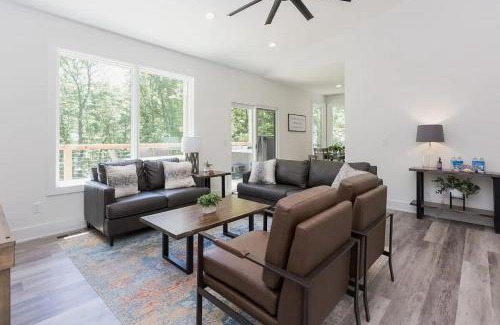 Bella Vista Ski Chalet | Rocky Ridge Chalet Hot tub Woodland views on the Back 40 Trail