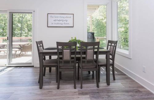 Bella Vista Ski Chalet | Rocky Ridge Chalet Hot tub Woodland views on the Back 40 Trail