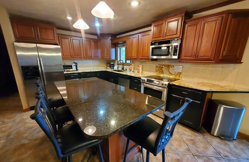 Garfield House | ROCKY RIDGE - Lakefront 5 bdrms, 4 baths, lake views and easy walk to the water!