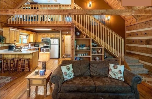 Seven Devils Cabin | Rocky Roost - OWNER Managed! 3BR 3BA, Fireplace, Pool Table, Fire Pit, Darts.