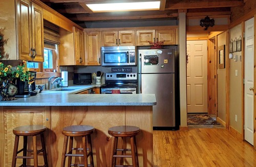 Seven Devils Cabin | Rocky Roost - OWNER Managed! 3BR 3BA, Fireplace, Pool Table, Fire Pit, Darts.