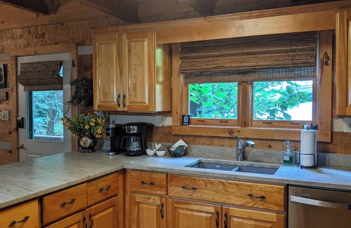 Seven Devils Cabin | Rocky Roost - OWNER Managed! 3BR 3BA, Fireplace, Pool Table, Fire Pit, Darts.