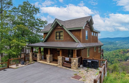 Gatlinburg - Pigeon Forge Cabin | Rocky Top Lagoon