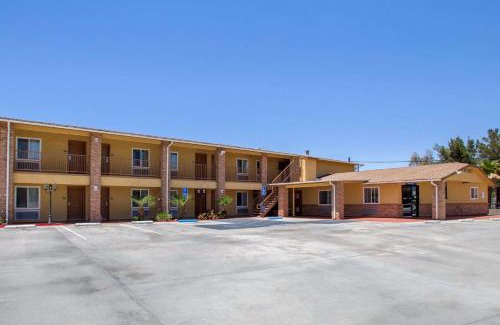 Victorville Hotel | Rodeway Inn Adelanto US 395
