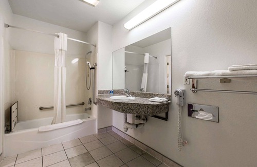 Beaumont Hotel | Rodeway Inn Beaumont 1-10