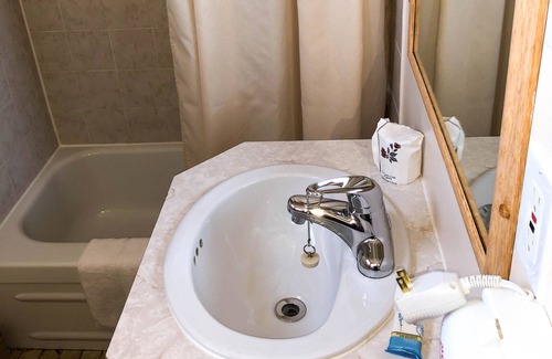 Gaspe Hotel | Rodeway Inn