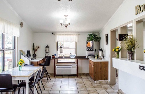 Carlisle Hotel | Rodeway Inn Carlisle North